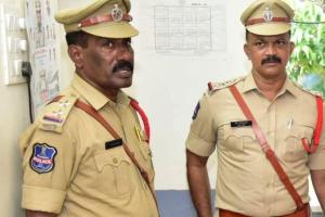 లంచం ఆరోపణలతో సీఐ, ఎస్సైలపై బదిలీ వేటు