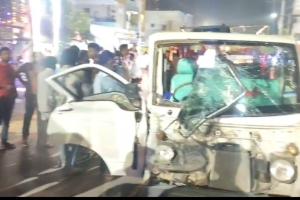 కోరుట్లలో రోడ్డు ప్రమాదం.. 10 మంది విద్యార్థులకు గాయాలు