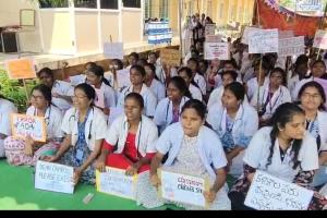 రేకుల షెడ్డులోనే వైద్య తరగతులా?