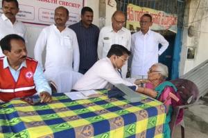 జగిత్యాల వృద్ధాశ్రమంలో ఉచిత వైద్య శిబిరం.. రెడ్‌క్రాస్ ఆధ్వర్యంలో రక్తదానం