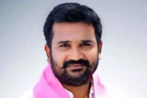 అక్రమ ఆస్తులను ప్రశ్నించినందుకే కక్షసాధింపు చర్యలు  : బీఆర్‌ఎస్‌ నేత మన్నె క్రిశాంక్‌ ధ్వజం