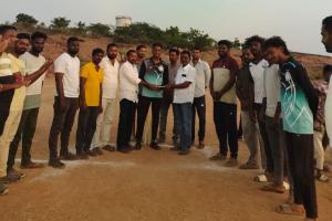 క్రికెట్ విజేత అభిరామ్ జట్టుకు రూ.5 వేల ప్రైజ్‌మనీ అందజేత