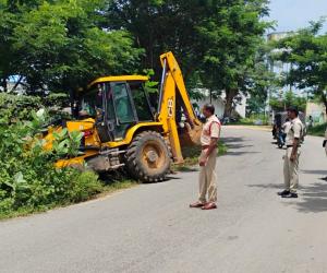 ముత్తారం మూలమలుపు చెట్ల తొలగింపు -  స్పందించిన ముల్కనూర్ పోలీస్