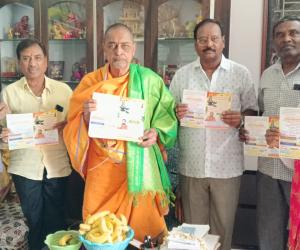 శ్రీ గుట్ట రాజేశ్వర స్వామి దేవస్థానం లో శ్రీ అన్నపూర్ణా దేవి, శ్రీ నంది ధ్వజస్తంభ పున ప్రతిష్ట కరపత్రాన్ని ఆవిష్కరించిన  శ్రీమాన్ నంబి వేణుగోపాలాచారి కౌశిక