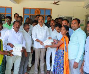 సారంగాపూర్ లబ్ధిదారులకు సీఎం సహాయనిధి చెక్కుల పంపిణీ