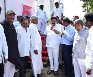 పుట్టిన ప్రతి మనిషికి మరణం తప్పదు - ఎక్కడ లేకున్నా స్మశాన వాటికల్లో కనీస సౌకర్యాలు అవసరం