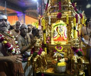 స్కందగిరిలో స్వర్ణరథాన్ని ఆవిష్కరించిన కంచి పీఠాధిపతి