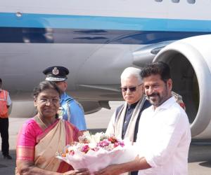 రాష్ట్రపతికి రేవంత్ రెడ్డి స్వాగతం