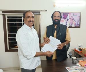 చెరువుల మరమ్మత్తులకు నిధులు ఇవ్వండి : MLA సంజయ్ 