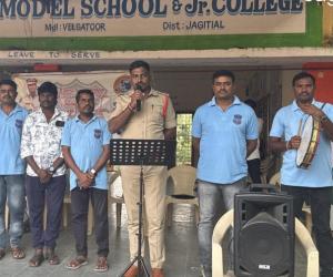 కుమ్మరిపల్లి మోడల్ స్కూల్‌లో పోలీస్ కళాబృందం అవగాహన