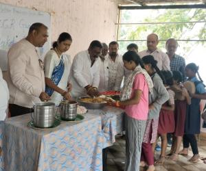 ఆశ్రయ గర్ల్స్ హోమ్‌లో అన్నదానం