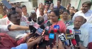 వనపర్తిలో మాతా–శిశు సంరక్షణ కేంద్రం సందర్శించిన కవిత