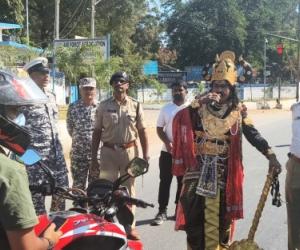 రోడ్డు భద్రతపై యమధర్మరాజుగా అవగాహన