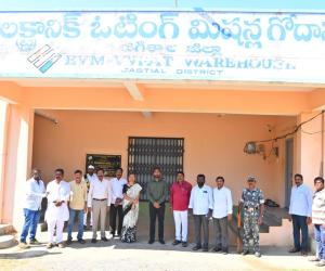 ఈవీఎం గోదాము  తనిఖీ  భద్రత ఏర్పాట్లు, సిసి కెమెరాల పనితీరులను పరిశీలించిన : కలెక్టర్ బి. సత్యప్రసాద్