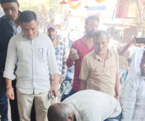 పద్మారావు నగర్ లో ఫుట్ పాత్ దుకాణాలకు మార్కింగ్