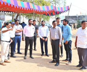 మూడవ విడత వివిధ గ్రామపంచాయతీ ఎన్నికల పోలింగ్ కేంద్రాలను పరిశీలించిన జిల్లా కలెక్టర్ బి సత్యప్రసాద్