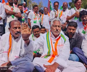 డిల్లీ హైకోర్టు తీర్పుతోనైనా బీజేపీ కి కనువిప్పు కలుగాలి...  వేధింపుల రాజకీయం మానుకొని.. ప్రజా సంక్షేమంపై దృష్టి సారించాలి...  ఉపాధి హామీ పథకానికి మహాత్మ గాంధీ పేరు తొలగించాలనే ప్రతిపాదన ఉపసంహరించుకోవాలి..  మాజీ మంత్రి తాటిపర్తి జీవన్ రెడ్డి..