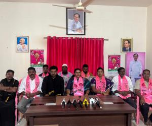 పార్టీ మారలేదంటే కేసీఆర్ సమావేశానికి రావాలి: దావ వసంత సురేష్