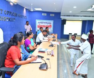 ప్రజావాణిలో వచ్చే ఫిర్యాదులకు సమగ్ర విచారణ జరిపి పరిష్కారానికి చొరవ చూపాలి జిల్లా కలెక్టర్ సత్యప్రసాద్