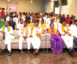 కంటోన్మెంట్ లో  మన్ కీ బాత్ కార్యక్రమం వీక్షించిన బీజేపీ నేతలు..