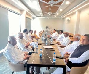 మాజీ ఎమ్మెల్యే, ఎమ్మెల్సీ ల సమస్యలపై చర్చలు 