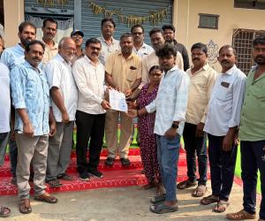 నిరుపేద కుటుంబానికి వైద్య సాయం...  4 లక్షల ఎల్ ఓ సి అందజేత...