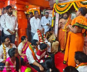 కొండగట్టుఆంజనేయ స్వామి ఆలయంలో, జిల్లా కేంద్రంలో పలు ఆలయాల్లో మాజీ మంత్రి జీవన్ రెడ్డి  పూజలు