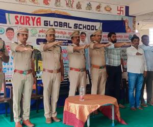 రోడ్డు భద్రతే జీవన రక్షణ విద్యార్థులే మార్పుకు దూతలు సూర్య గ్లోబల్ పాఠశాలలో రోడ్డు భద్రత పై అవగాహన                       జిల్లా రవాణా శాఖ అధికారి  శ్రీనివాస్                  