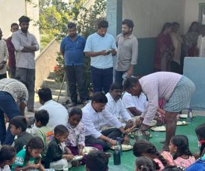 సర్పంచ్‌గా గెలుపొందిన సందర్భంగా స్కూల్ పిల్లలకు విందు భోజనం