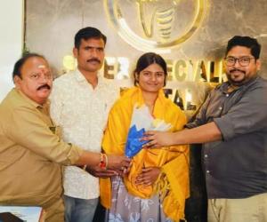 వైద్య విద్యార్థిని శ్రీనితకు సత్కారం
