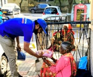 స్కై ఫౌండేషన్ ఆధ్వర్యంలో దుస్తుల పంపిణీ...