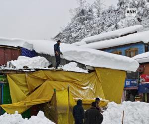 శ్రీనగర్‌లో మంచుపాతం  రవాణా, విద్యుత్ అంతరాయం 