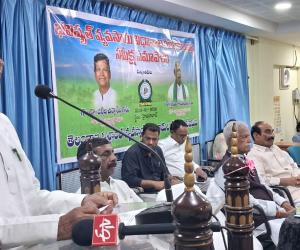 పంటల ధర నిర్ణయ అధికారం రైతులకే ఉండాలి