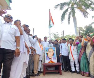 కరీంనగర్ డీసీసీ కార్యాలయంలో 77వ గణతంత్ర దినోత్సవం వేడుకలు