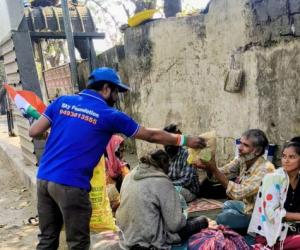 సంచర జాతుల వారికి ఆహారం పంపిణీ