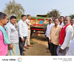 రోడ్డు ప్రమాదాల నివారణకు రేడియం స్టిక్కర్లు తప్పనిసరి – మేడిపల్లి ఎస్ఐ శ్రీధర్ రెడ్డి