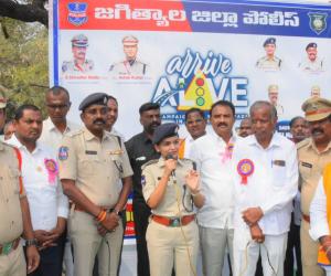 రోడ్డు భద్రత ప్రతి ఒక్కరి బాధ్యత  జిల్లా అదనపు ఎస్పీ శేషాద్రిని రెడ్డి