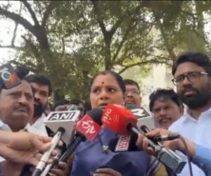 గుంపుమేస్త్రికి ప్రధాన గూఢచారి సంతోష్ రావు : జాగృతి నేత కవిత తీవ్ర ఆరోపణలు