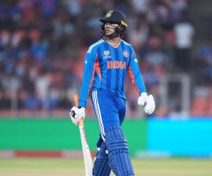 మూడు టీ20 మ్యాచ్‌ల్లో  అభిషేక్ శర్మ వరుసగా డక్ అవుట్