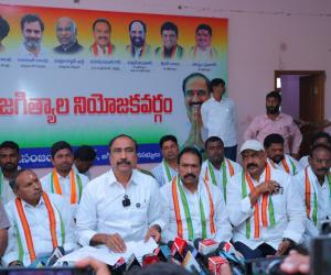 స్పీకర్ క్లిన్ చిట్: జగిత్యాల ఎమ్మెల్యే డా. సంజయ్ బీఆర్‌ఎస్‌లోనే