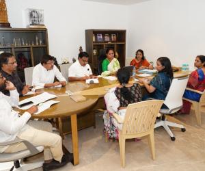 తెలంగాణ అధ్యయన కమిటీల సభ్యులతో కవిత