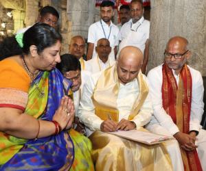 టీటీడీ ఈఓగా బాధ్యతలు చేపట్టిన ముద్దాడ రవిచంద్ర