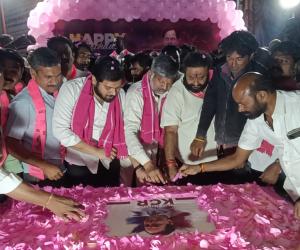జగిత్యాలలో అర్ధరాత్రి కేసీఆర్ 72వ జన్మదిన వేడుకలు