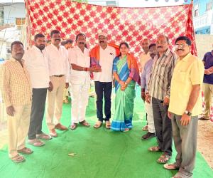 మున్సిపల్ చైర్ పర్సన్ సమిండ్ల వాణి శ్రీనివాస్ లకు బీసీ సంఘం వారిచే ఘనంగా సన్మానం 