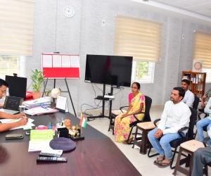 గ్రీవెన్స్ డే సందర్భంగా పలు   ఫిర్యాదులను పరిశీలించిన  జిల్లా ఎస్పీ  అశోక్ కుమార్  బాధితులకు సత్వర న్యాయం జరిగేలా చూడాలని అధికారులకు ఆదేశం