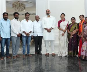 ఎంపీ అరవిందును డా బోగ శ్రావణి తో కలిసిన జగిత్యాల రాయికల్ బిజెపి కౌన్సిలర్లు