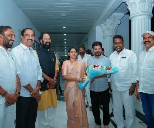 ఎమ్మెల్యే ,పలువురు మంత్రులతో సీఎం ను కలిసిన మున్సిపల్ చైర్ పర్సన్ సమిండ్ల వాణి