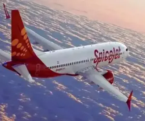 బాకీలు చెల్లించకపోవడంతో స్పైస్‌జెట్‌కు బంగ్లాదేశ్ గగనతల వినియోగంపై నిషేధం