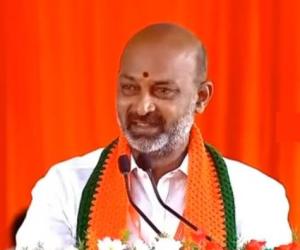 మస్కట్ ద్వారా రోడ్డు మార్గంలో భారత్‌కు వచ్చే అవకాశం – కేంద్ర మంత్రి బండి సంజయ్