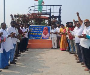 కుమ్మెర గ్రామం చిన్నారి మృతికి రజక సంఘం నిరసన కొవ్వొత్తులతో నివాళి